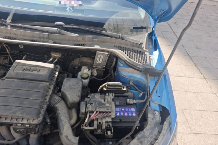 Used Skoda Fabia 2015 1.4L Automatic Front-Drive Model Engine Bay Left