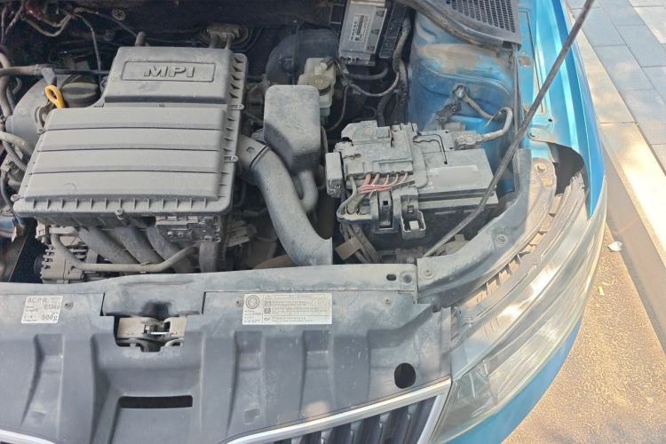 Used Skoda Fabia 2015 1.4L Manual Front-Wheel Drive Model Engine Bay Left