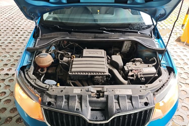Used Skoda Fabia 2015 1.4L Automatic Front-Drive Model Engine Bay