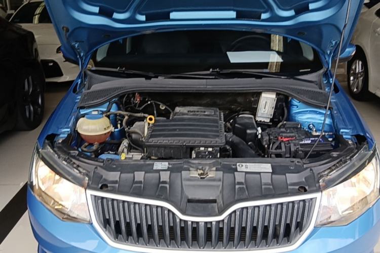 Used Skoda Fabia 2015 1.4L Automatic Front-Drive Model Engine Bay