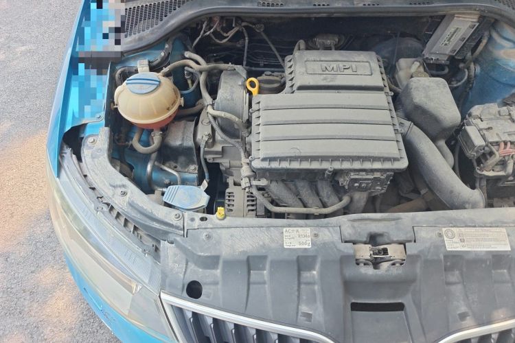 Used Skoda Fabia 2015 1.4L Manual Front-Wheel Drive Model Engine Bay Right