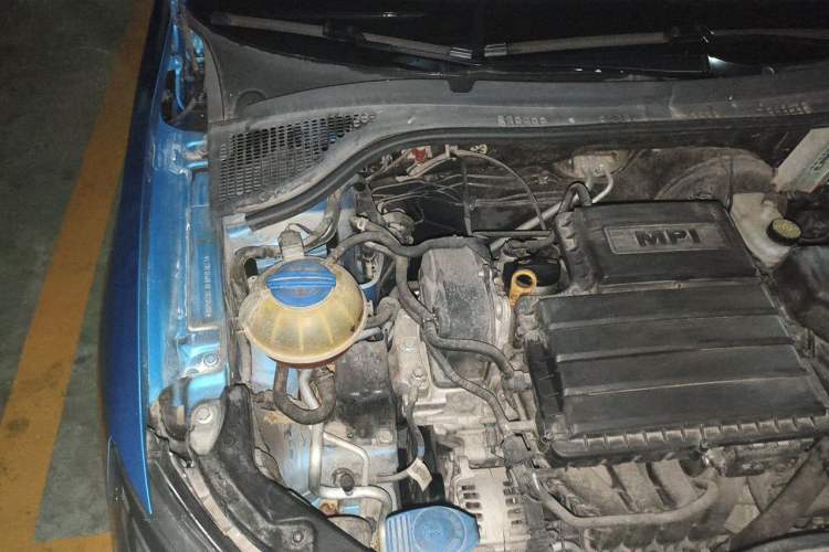 Used Skoda Fabia 2015 1.4L Automatic Front-Drive Model Engine Bay Right