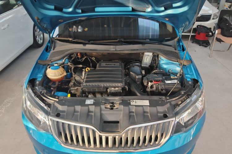 Used Skoda Fabia 2015 1.4L Automatic Chuanxing Edition Engine Bay