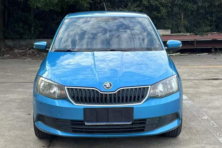 Used Skoda Fabia 2015 1.4L Automatic Front-Drive Model Exterior 1