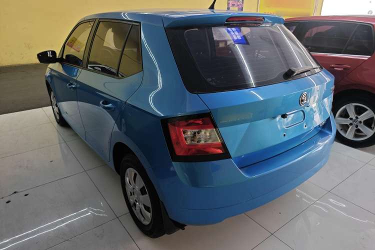 Used Skoda Fabia 2015 1.4L Automatic Front-Drive Model Exterior 1