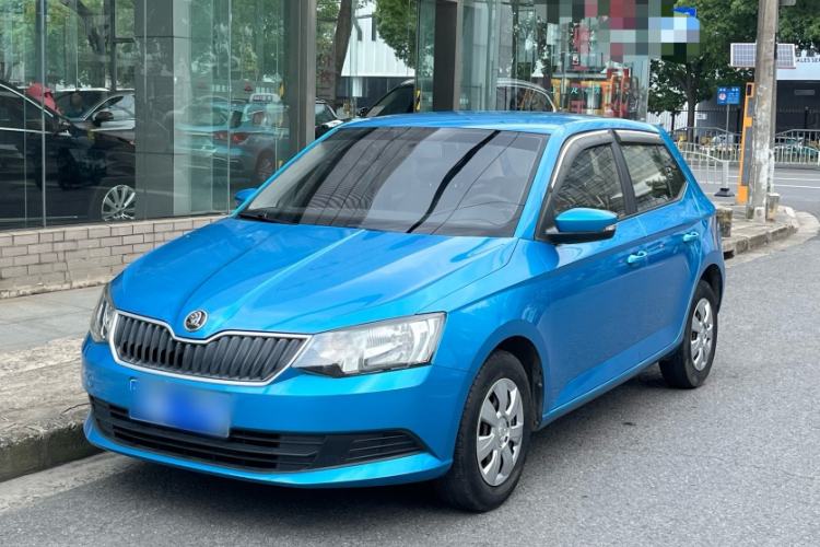 Used Skoda Fabia 2015 1.4L Automatic Front-Drive Model Exterior 2