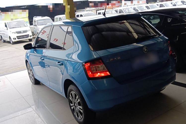 Used Skoda Fabia 2015 1.4L Automatic Front-Drive Model Exterior 2