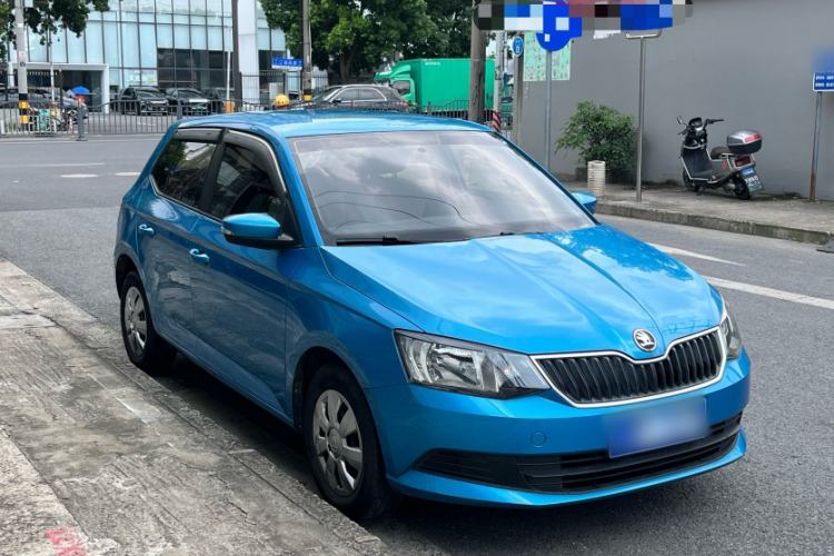 Used Skoda Fabia 2015 1.4L Automatic Front-Drive Model Exterior 3