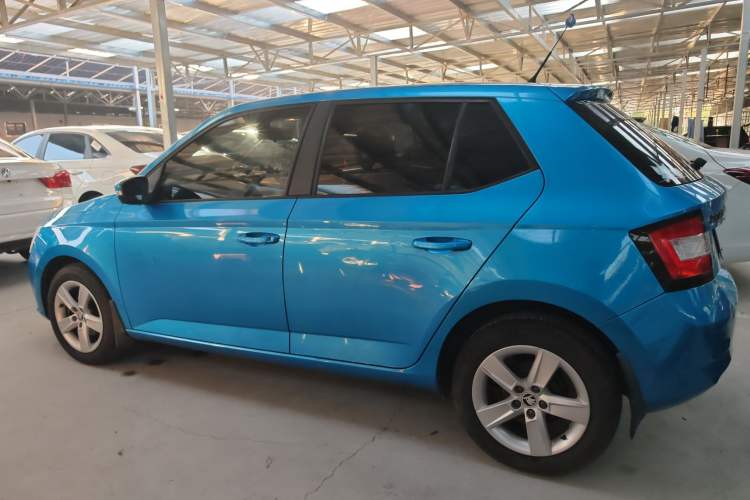Used Skoda Fabia 2015 1.4L Automatic Chuanxing Edition Exterior 3