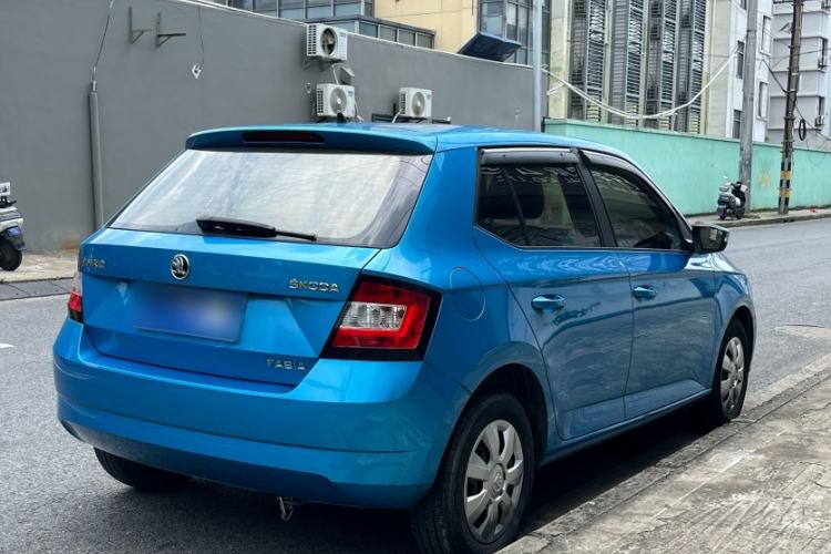 Used Skoda Fabia 2015 1.4L Automatic Front-Drive Model Exterior 5