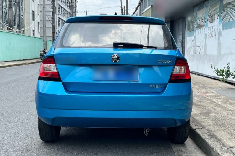 Used Skoda Fabia 2015 1.4L Automatic Front-Drive Model Exterior 6
