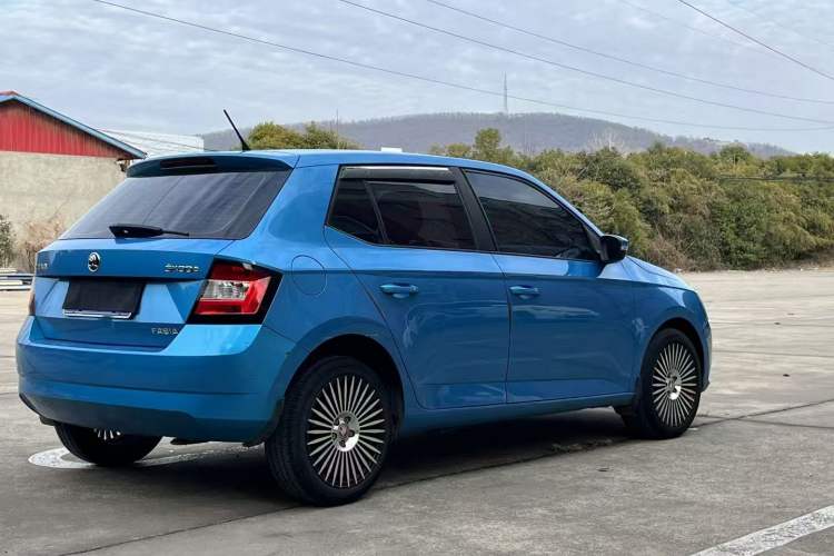 Used Skoda Fabia 2015 1.4L Automatic Front-Drive Model Exterior 6