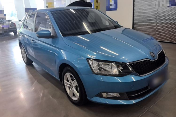 Used Skoda Fabia 2015 1.4L Automatic Front-Drive Model Front Right 45 Deg