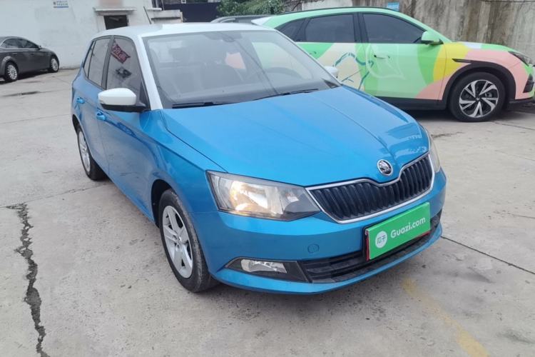 Used Skoda Fabia 2015 1.4L Automatic Chuanxing Edition Front Right 45 Deg