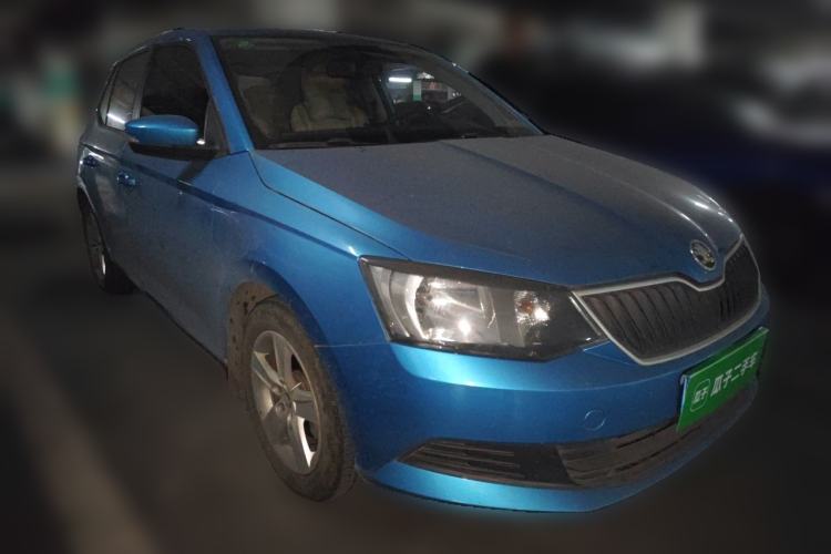 Used Skoda Fabia 2015 1.4L Automatic Front-Drive Model Front Right 45 Deg