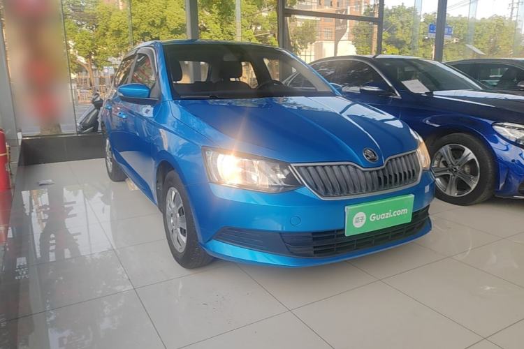 Used Skoda Fabia 2015 1.4L Automatic Front-Drive Model Front Right 45 Deg