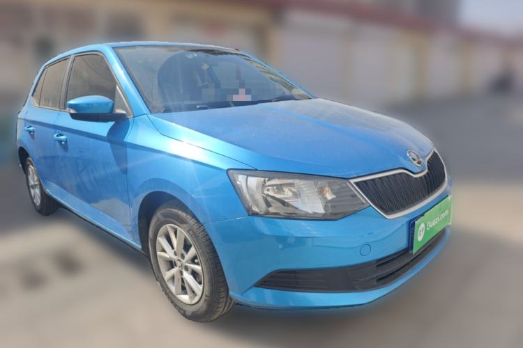 Used Skoda Fabia 2015 1.4L Automatic Front-Drive Model Front Right 45 Deg