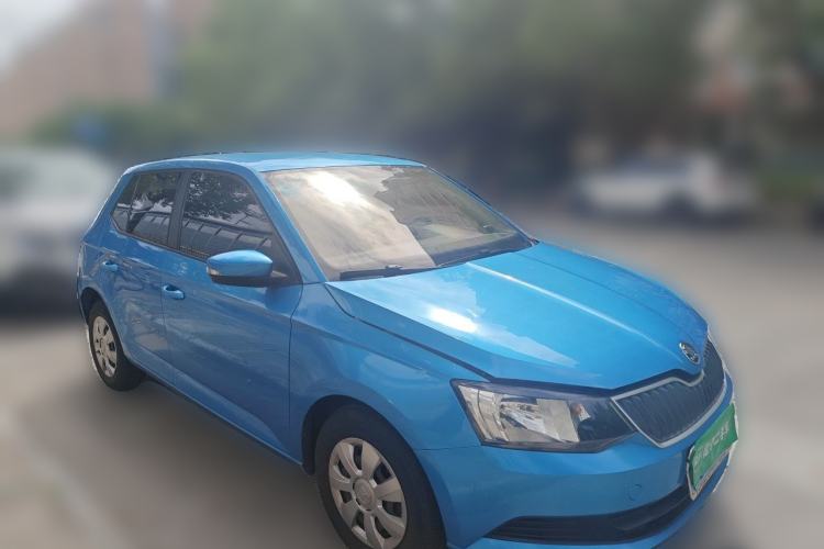 Used Skoda Fabia 2015 1.4L Automatic Front-Drive Model Front Right 45 Deg