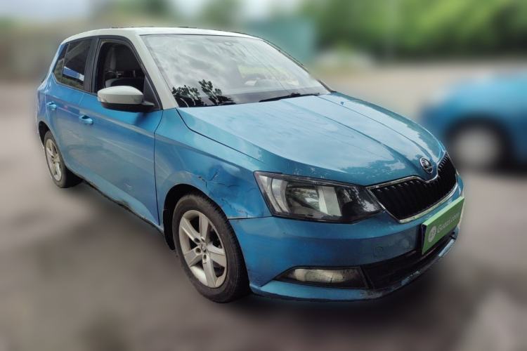 Used Skoda Fabia 2015 1.4L Manual Trend Edition Front Right 45 Deg