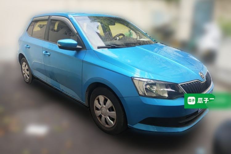 Used Skoda Fabia 2015 1.4L Automatic Front-Drive Model Front Right 45 Deg
