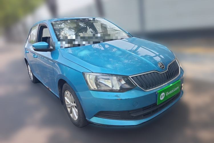 Used Skoda Fabia 2015 1.4L Manual Front-Wheel Drive Model Front Right 45 Deg