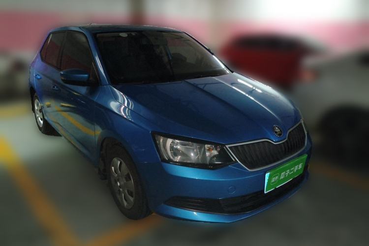 Used Skoda Fabia 2015 1.4L Automatic Front-Drive Model Front Right 45 Deg