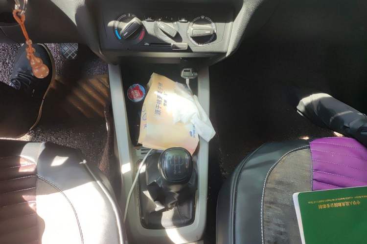 Used Skoda Fabia 2015 1.4L Manual Front-Wheel Drive Model Gear Lever