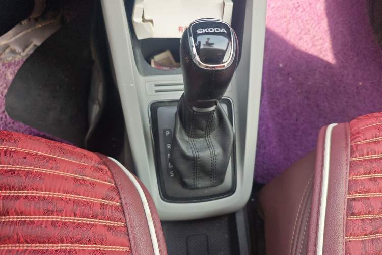 Used Skoda Fabia 2015 1.4L Automatic Front-Drive Model Gear Lever