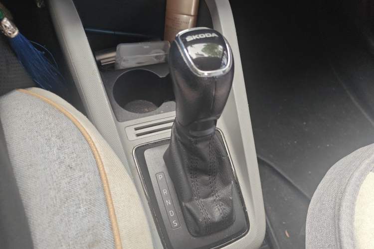 Used Skoda Fabia 2015 1.4L Automatic Front-Drive Model Gear Lever