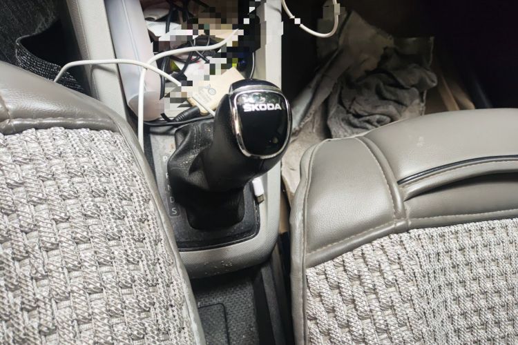 Used Skoda Fabia 2015 1.4L Automatic Front-Drive Model Gear Lever