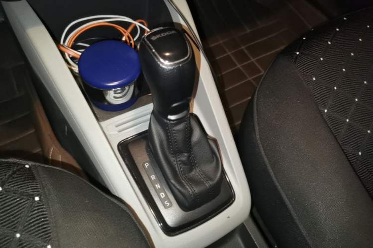 Used Skoda Fabia 2015 1.4L Automatic Front-Drive Model Gear Lever