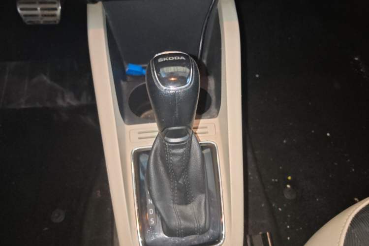 Used Skoda Fabia 2015 1.4L Automatic Chuanxing Edition Gear Lever