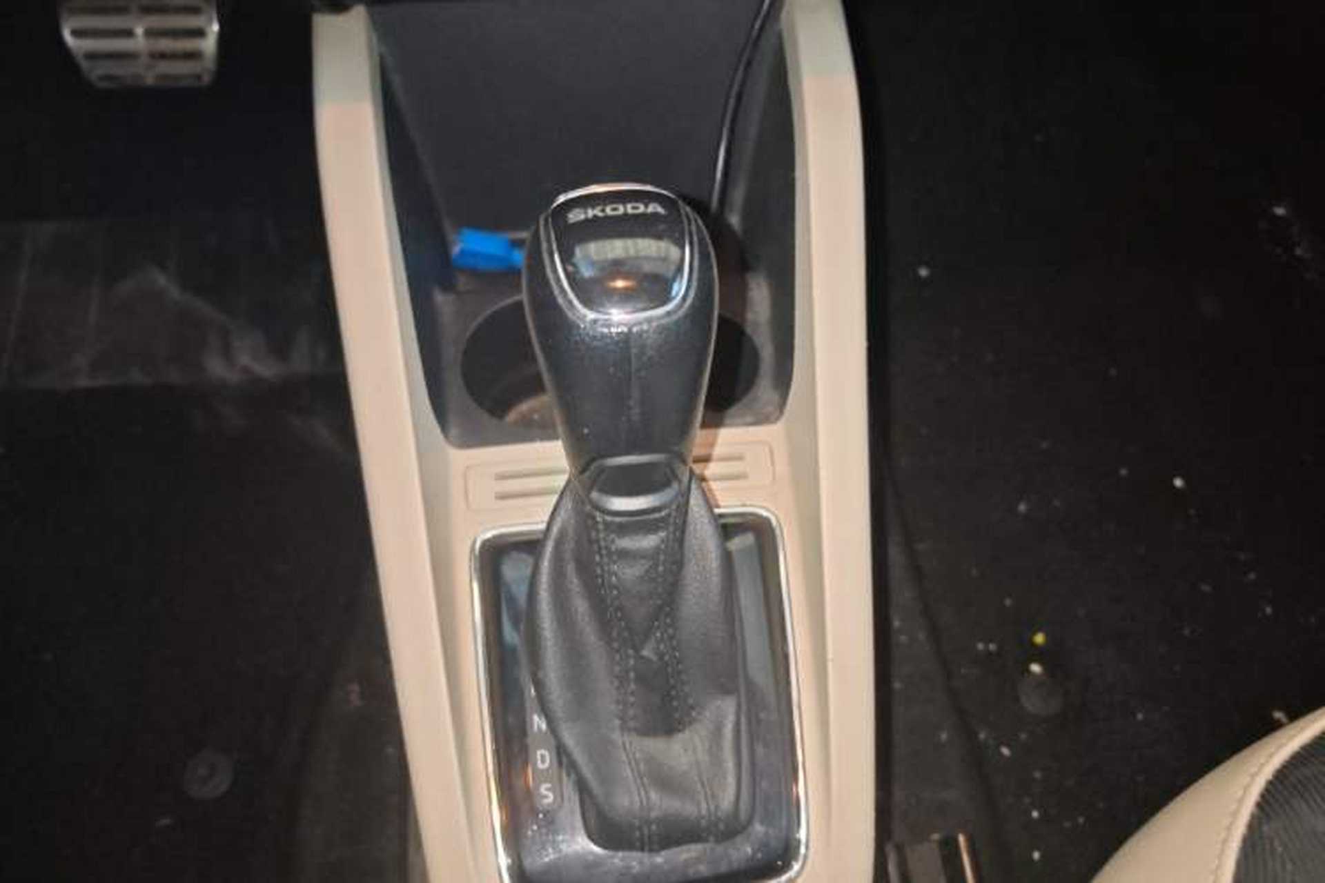 Used Skoda Fabia 2015 1.4L Automatic Chuanxing Edition Gear Lever