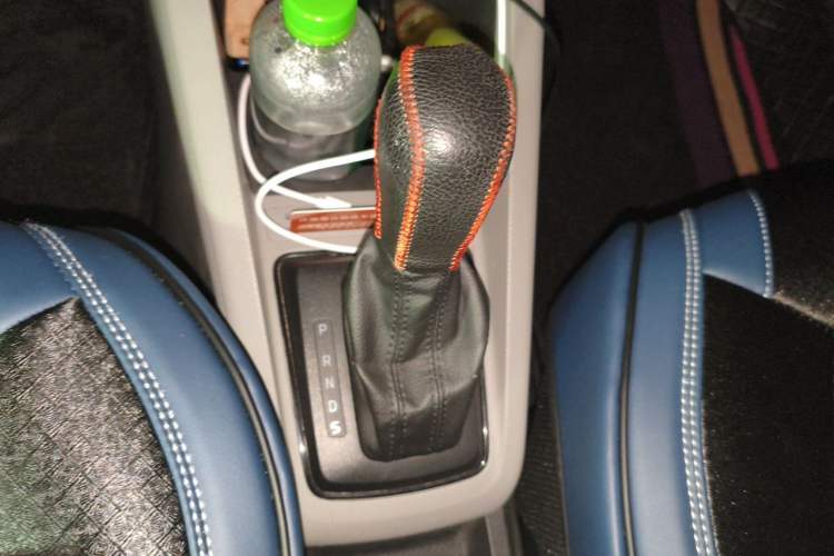 Used Skoda Fabia 2015 1.4L Automatic Front-Drive Model Gear Lever