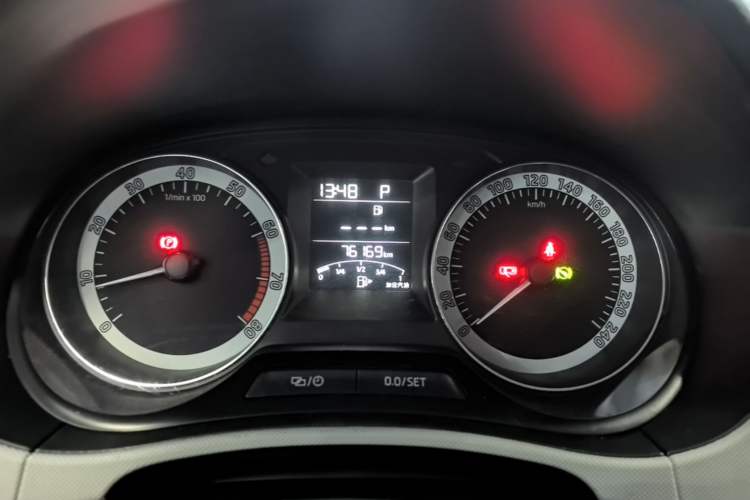 Used Skoda Fabia 2015 1.4L Automatic Front-Drive Model Instrument Cluster