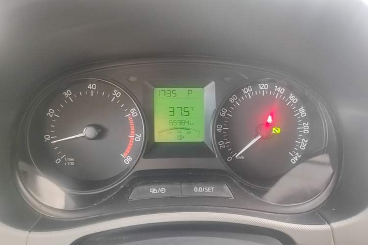 Used Skoda Fabia 2015 1.4L Automatic Front-Drive Model Instrument Cluster