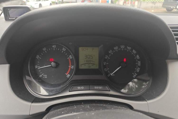 Used Skoda Fabia 2015 1.4L Automatic Front-Drive Model Instrument Cluster
