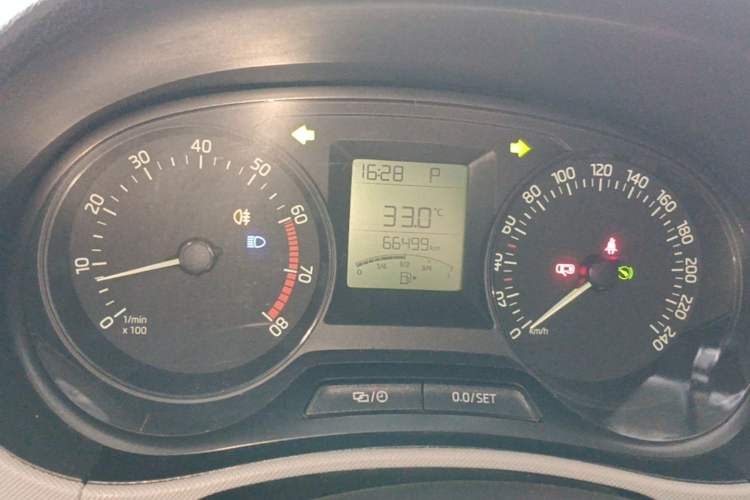 Used Skoda Fabia 2015 1.4L Automatic Front-Drive Model Instrument Cluster