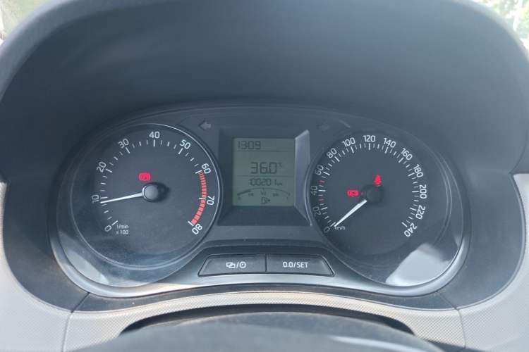 Used Skoda Fabia 2015 1.4L Manual Front-Wheel Drive Model Instrument Cluster