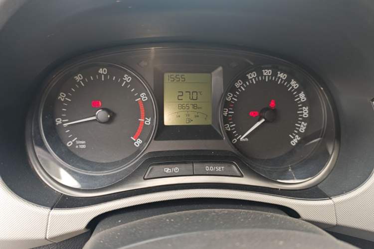 Used Skoda Fabia 2015 1.4L Manual Front-Wheel Drive Model Instrument Cluster