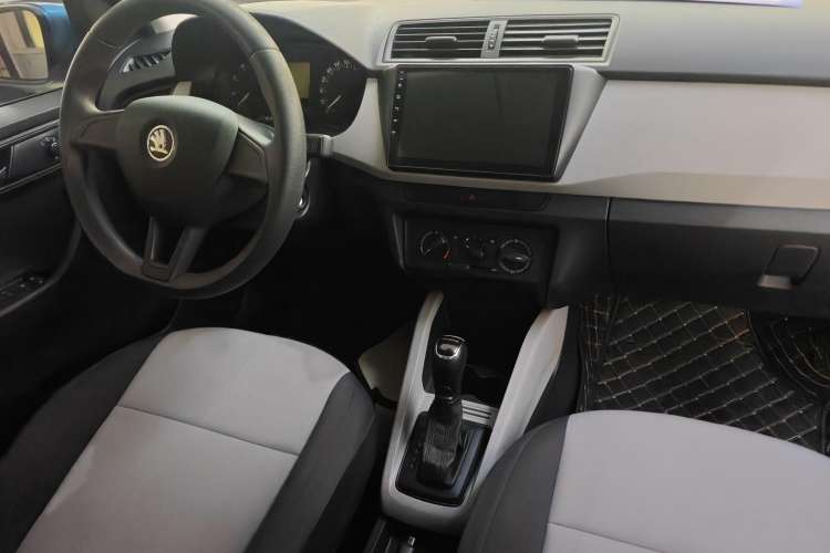 Used Skoda Fabia 2015 1.4L Automatic Front-Drive Model Interior 1