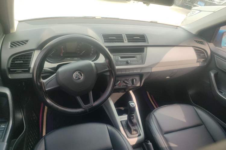 Used Skoda Fabia 2015 1.4L Automatic Front-Drive Model Interior 2