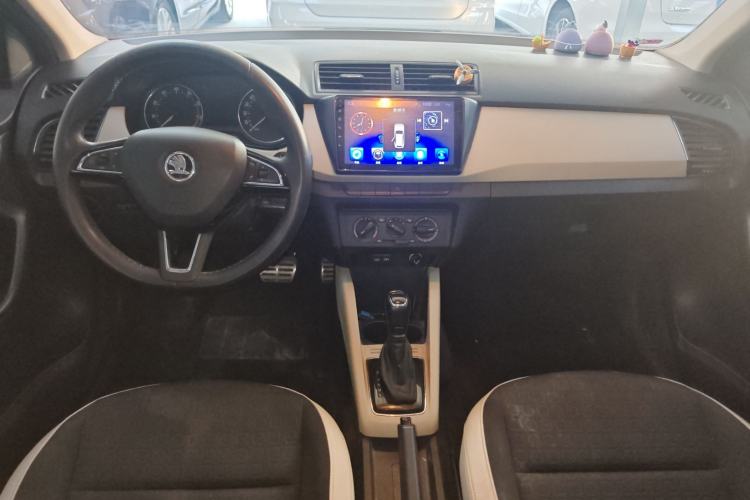 Used Skoda Fabia 2015 1.4L Automatic Chuanxing Edition Interior 2