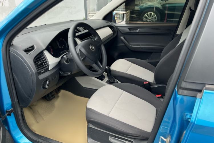 Used Skoda Fabia 2015 1.4L Automatic Front-Drive Model Interior 3