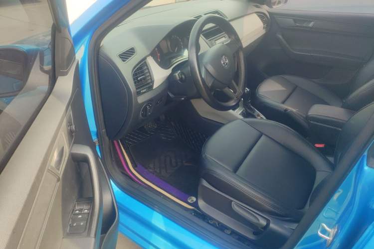 Used Skoda Fabia 2015 1.4L Automatic Front-Drive Model Interior 3
