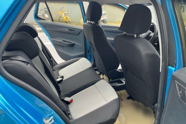Used Skoda Fabia 2015 1.4L Automatic Front-Drive Model Interior 4