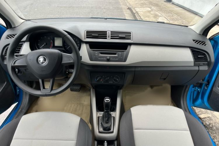 Used Skoda Fabia 2015 1.4L Automatic Front-Drive Model Interior 5