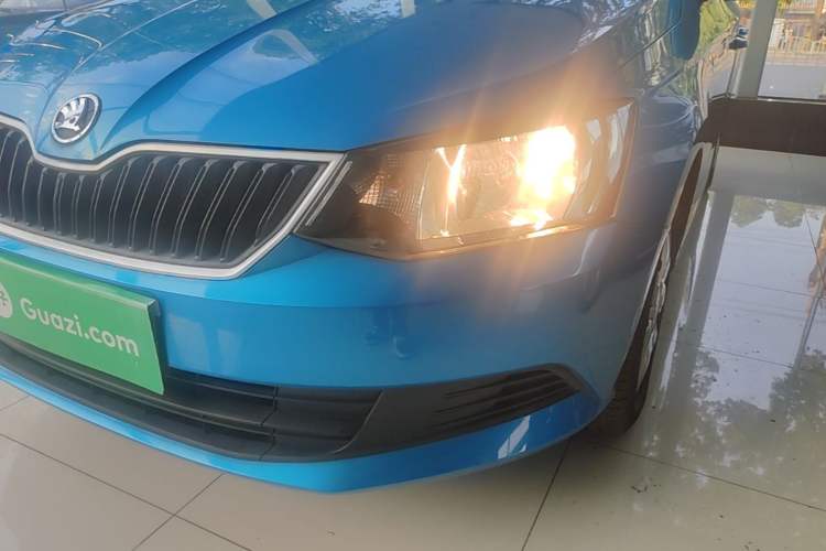 Used Skoda Fabia 2015 1.4L Automatic Front-Drive Model Left Front Headlight