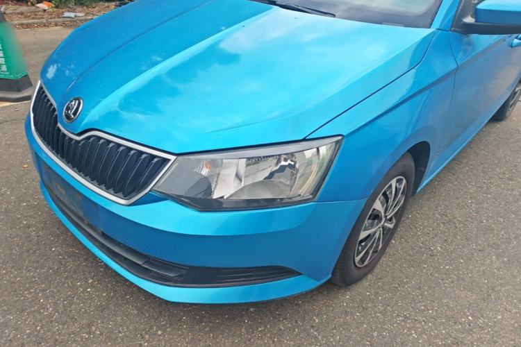 Used Skoda Fabia 2015 1.4L Manual Front-Wheel Drive Model Left Front Headlight
