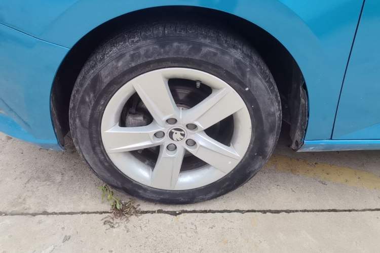 Used Skoda Fabia 2015 1.4L Automatic Chuanxing Edition Left Front Wheel Hub